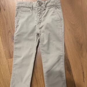 GAP Khaki Pants NEW WITHOUT TAGS Size 5